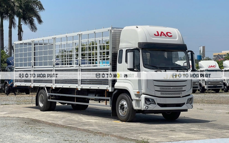 Xe tải JAC Dawos có 2 phiên bản cabin khác nhau 