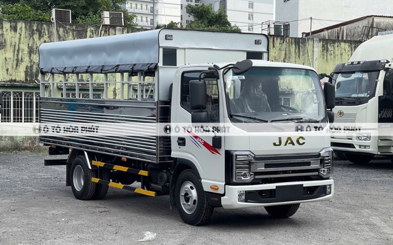 Xe tải tập lái JAC N360 tải trọng 3.6 tấn được nhiều trung tâm lái xe lựa chọn 
