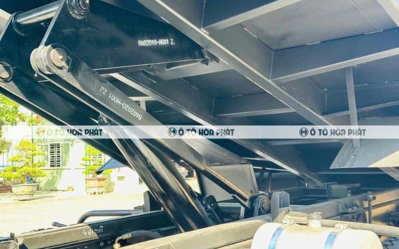 Khung gầm (chassis) hai lớp bằng thép cường lực