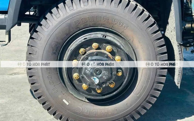 Xe ben Chiến Thắng 7T75 E5 sử dụng lốp 9.00-20 đồng bộ trước và sau