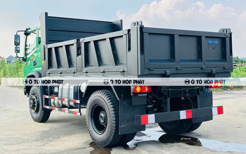 Sàn thùng và vách ben được chế tạo từ thép cường lực dày chịu tải cực tốt
