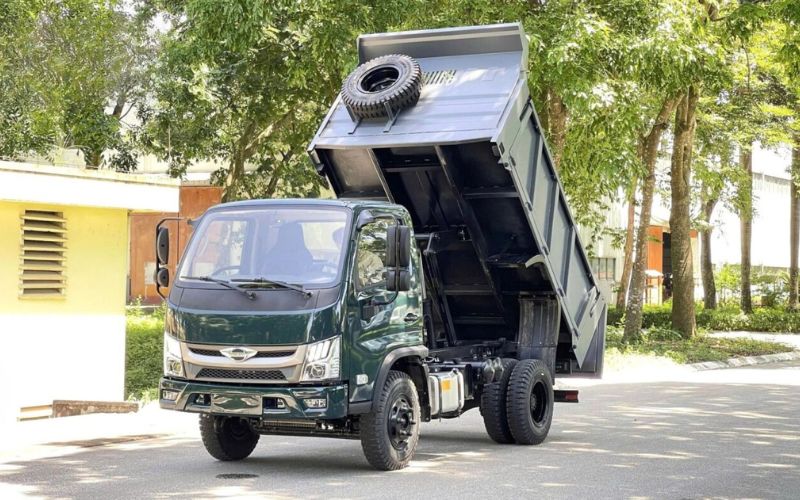 Cabin kiểu lật rộng rãi chiều rộng 1.730 mm