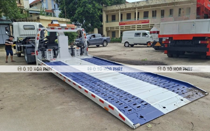 Sàn trượt hợp kim nhôm bền bỉ, tích hợp hệ thống khóa cố định an toàn
