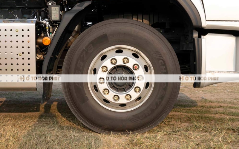 Hệ thống lốp 12R22.5 bố thép mang đến sự chắc chắn và ổn định