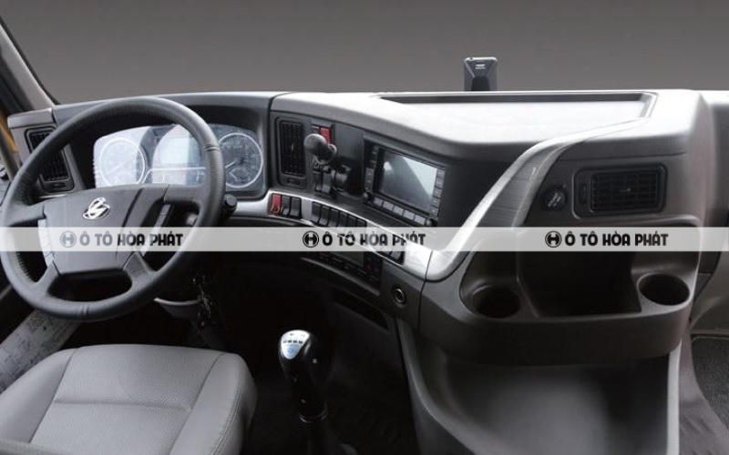 Ghế ngồi bọc da cao cấp mang đến cảm giác thoải mái cho tài xế