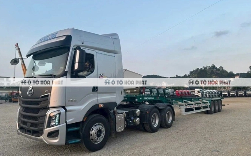 Giá xe đầu kéo Chenglong H7 385 HP được đánh giá là cạnh tranh so với các dòng xe khác