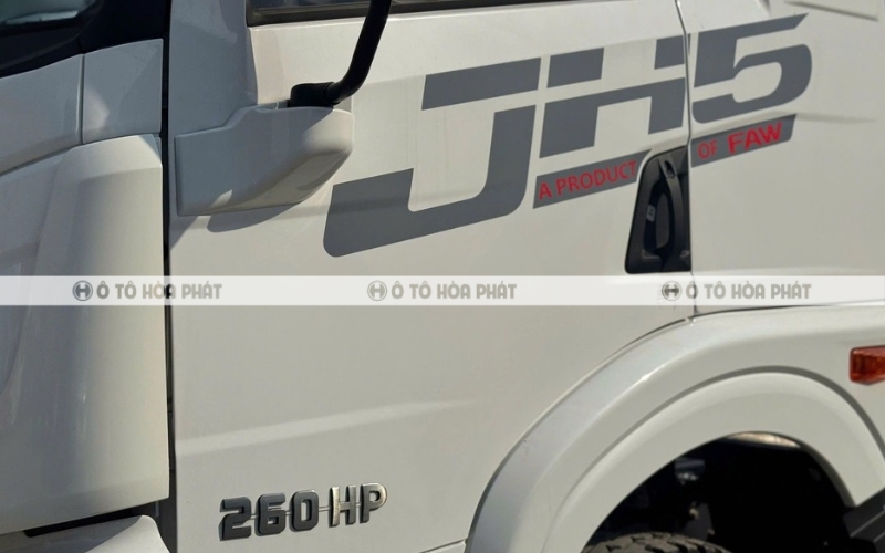 Logo JH5 ở vị trí bên hông xe tạo sự bắt mắt