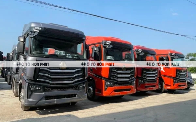 Xe đầu kéo Howo Max 440HP 2 cầu có nhiều màu sắc khác nhau