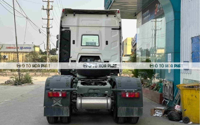 Khung chassis của xe được chế tạo từ thép cường lực hai lớp có khả năng chịu tải vượt trội