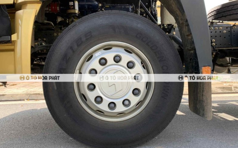 Trang bị bộ lốp 12R22.5 đồng bộ cùng 1 lốp dự phòng