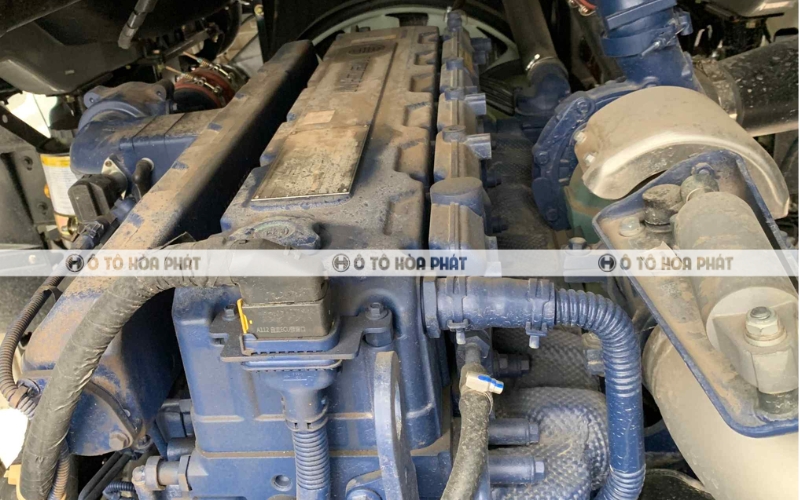 Động cơ Weichai WP7.270E51 có dung tích 7,47 lít, sản sinh công suất tối đa 270 HP