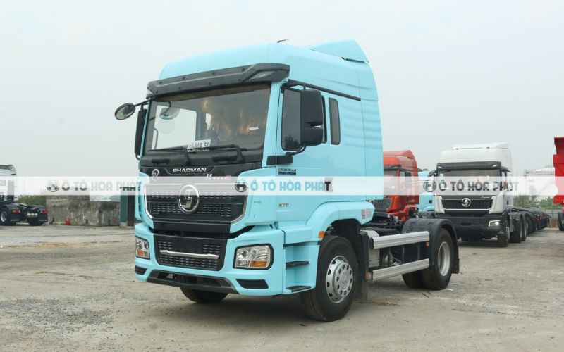 Xe đầu kéo Shacman H3000S 270HP có động cơ mạnh mẽ, đáp ứng nhu cầu vận chuyển đường dài